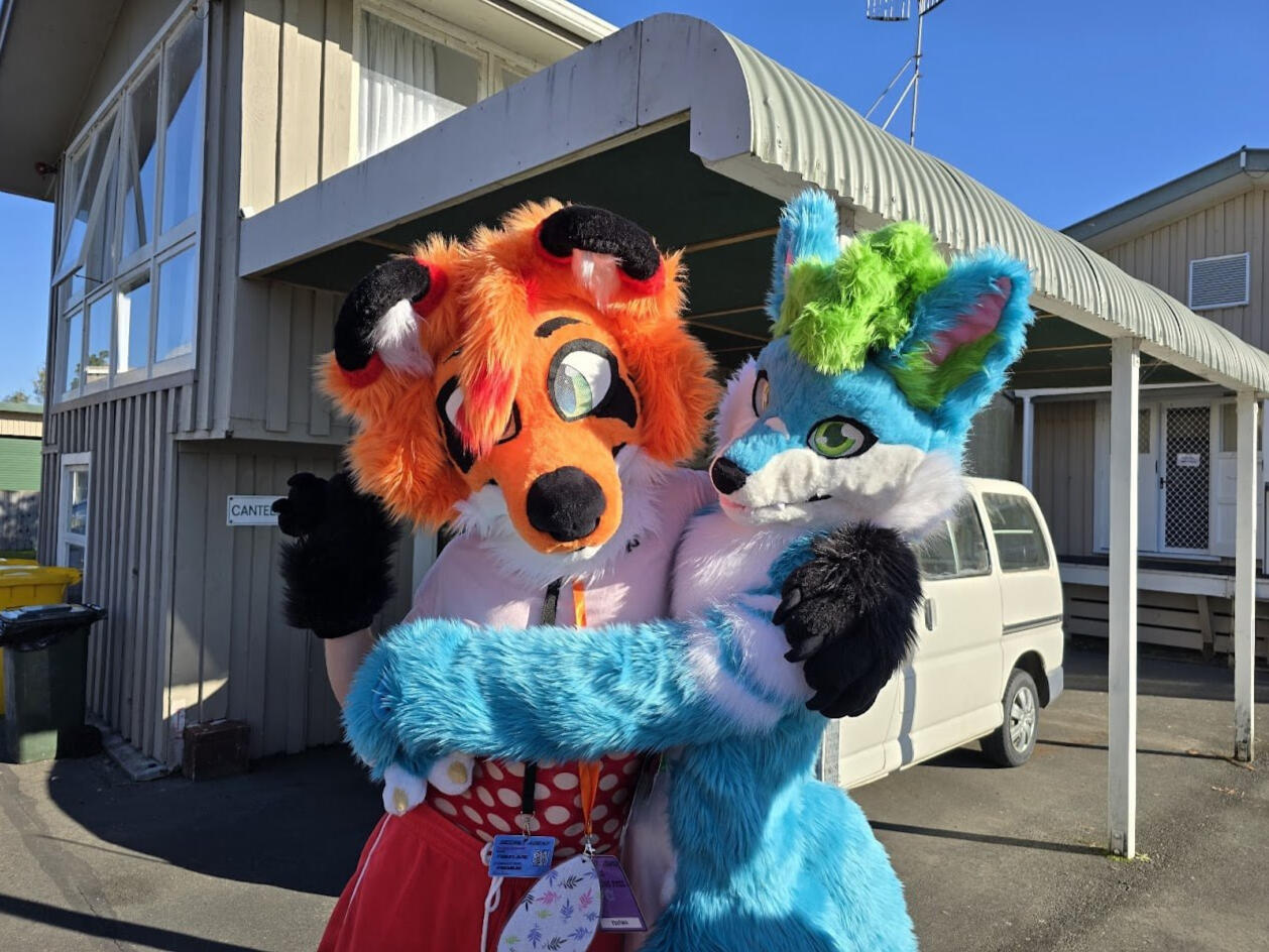 🦊: Fireflare and myself 📸: Kap