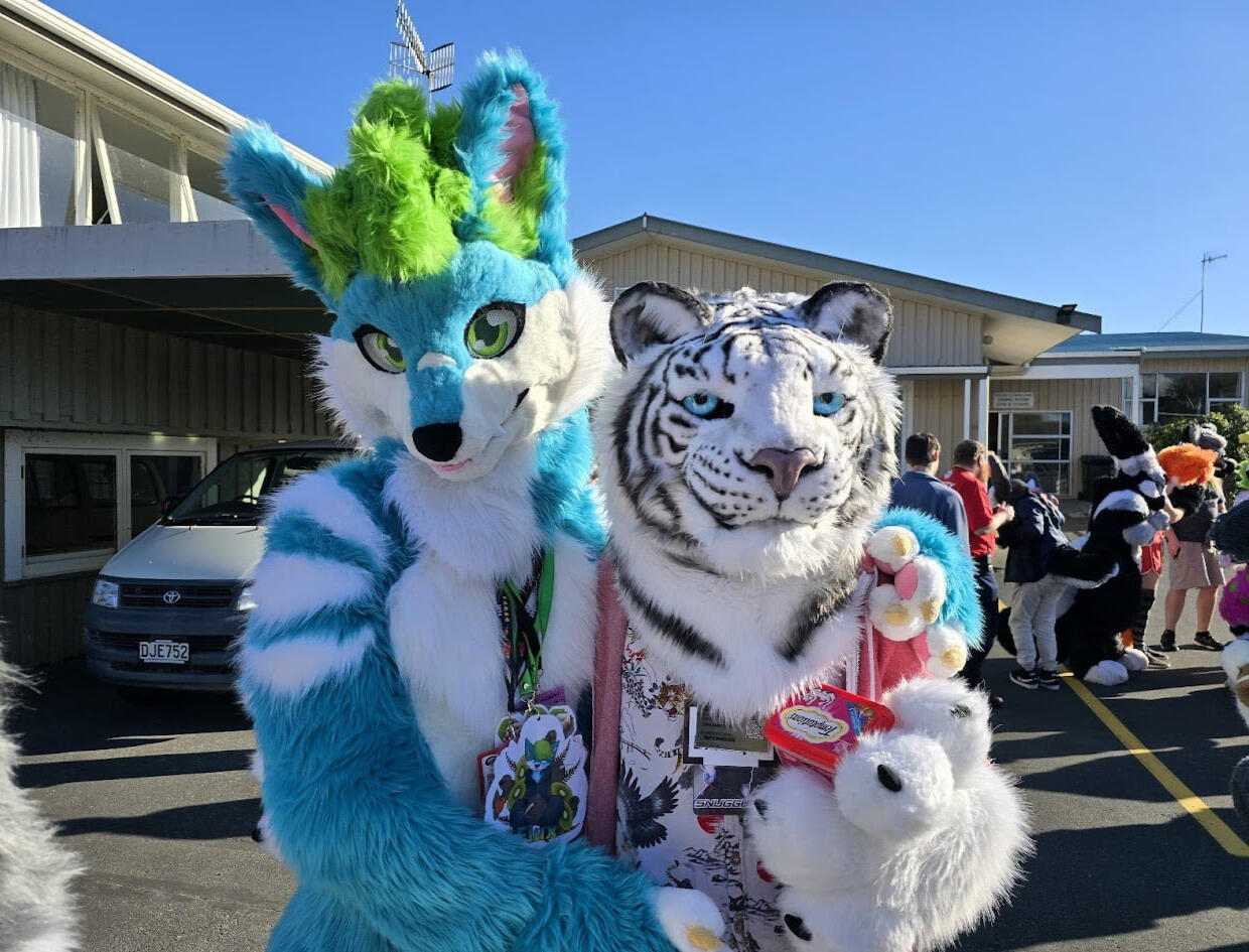 🦊: Snuggles and myself📸: Kap